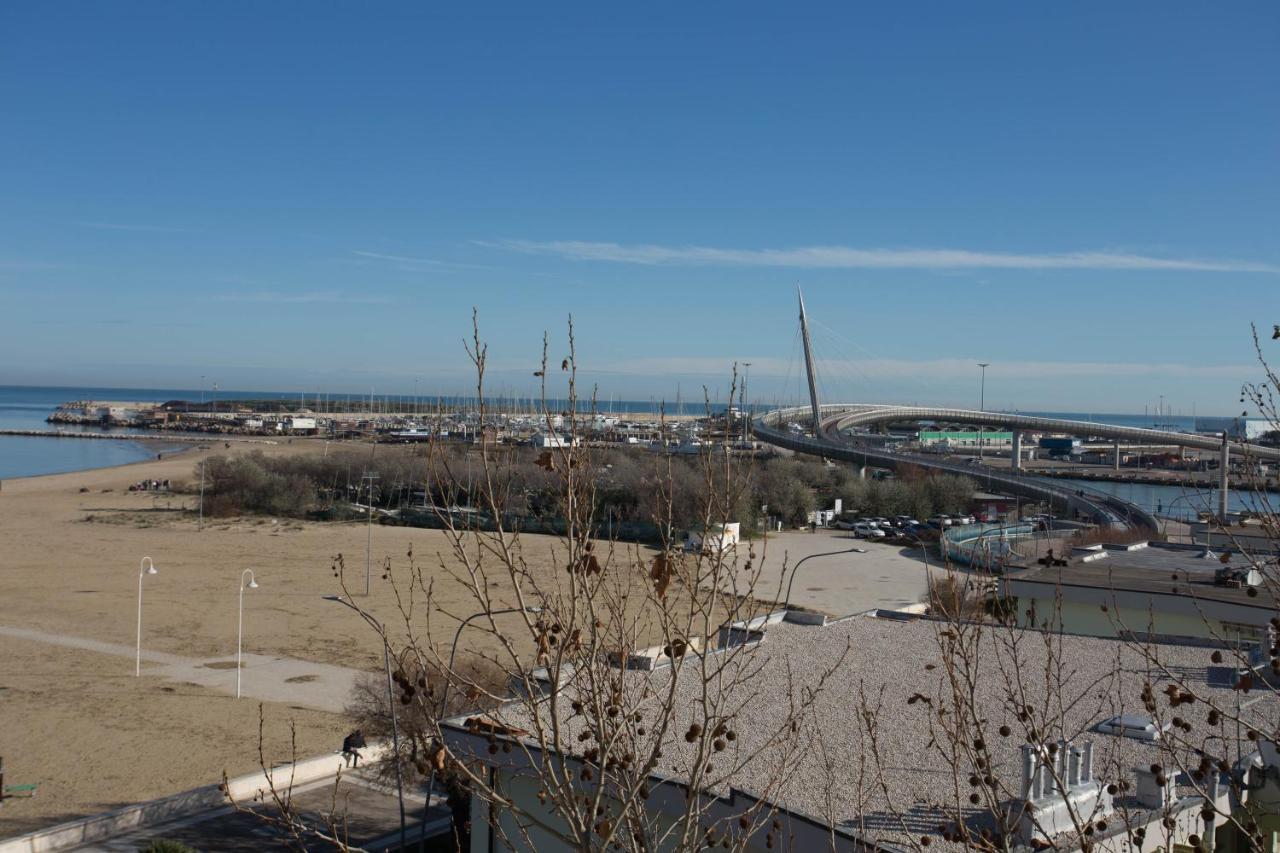 "Casa Incantevole" Fronte Mare Pescara - Appartamento Via Buozzi Экстерьер фото